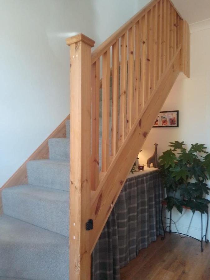 Village Life- Private Attic Suite - Living Room, Bedroom And Bathroom Newtown St Boswells 外观 照片
