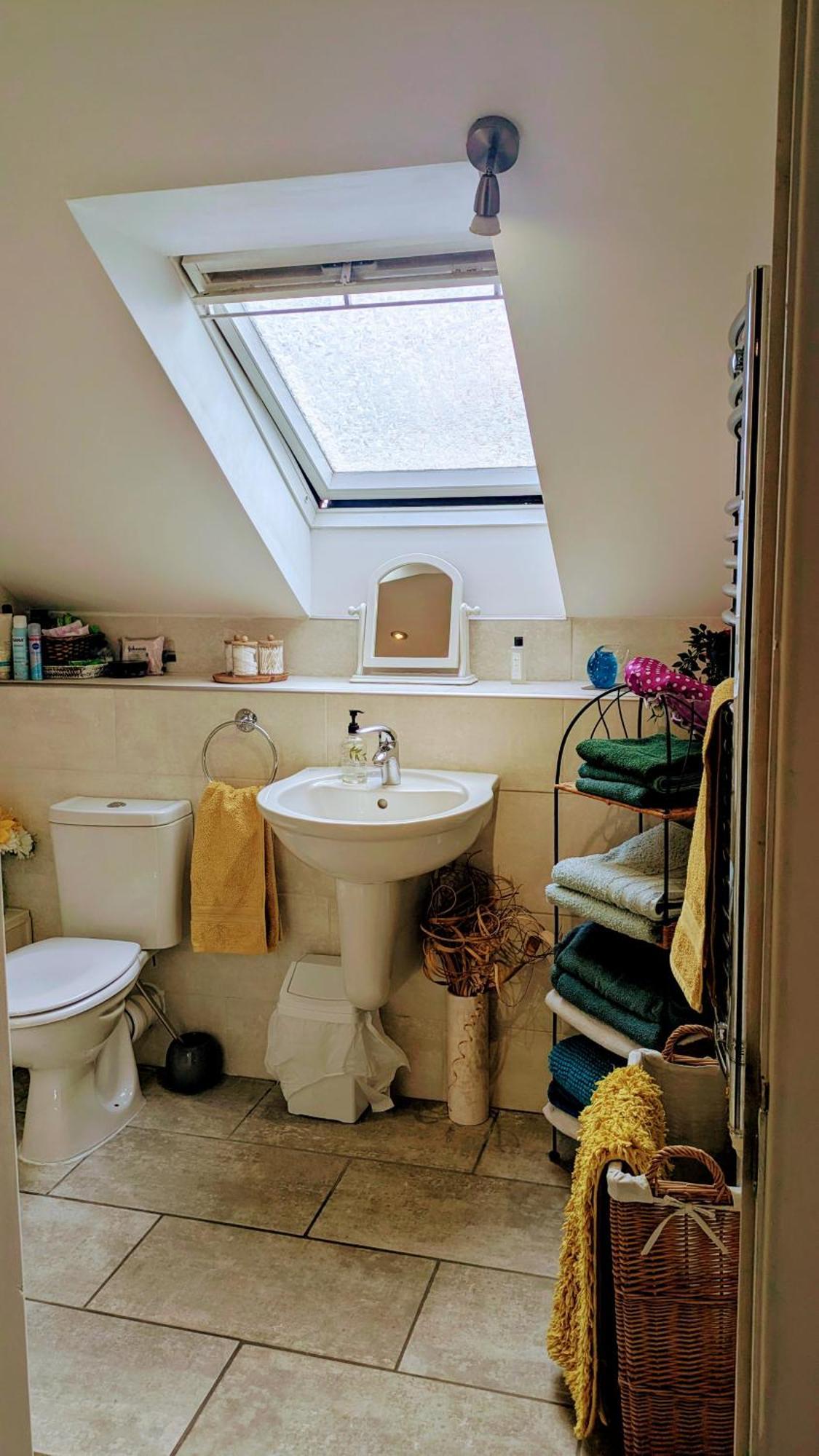 Village Life- Private Attic Suite - Living Room, Bedroom And Bathroom Newtown St Boswells 外观 照片